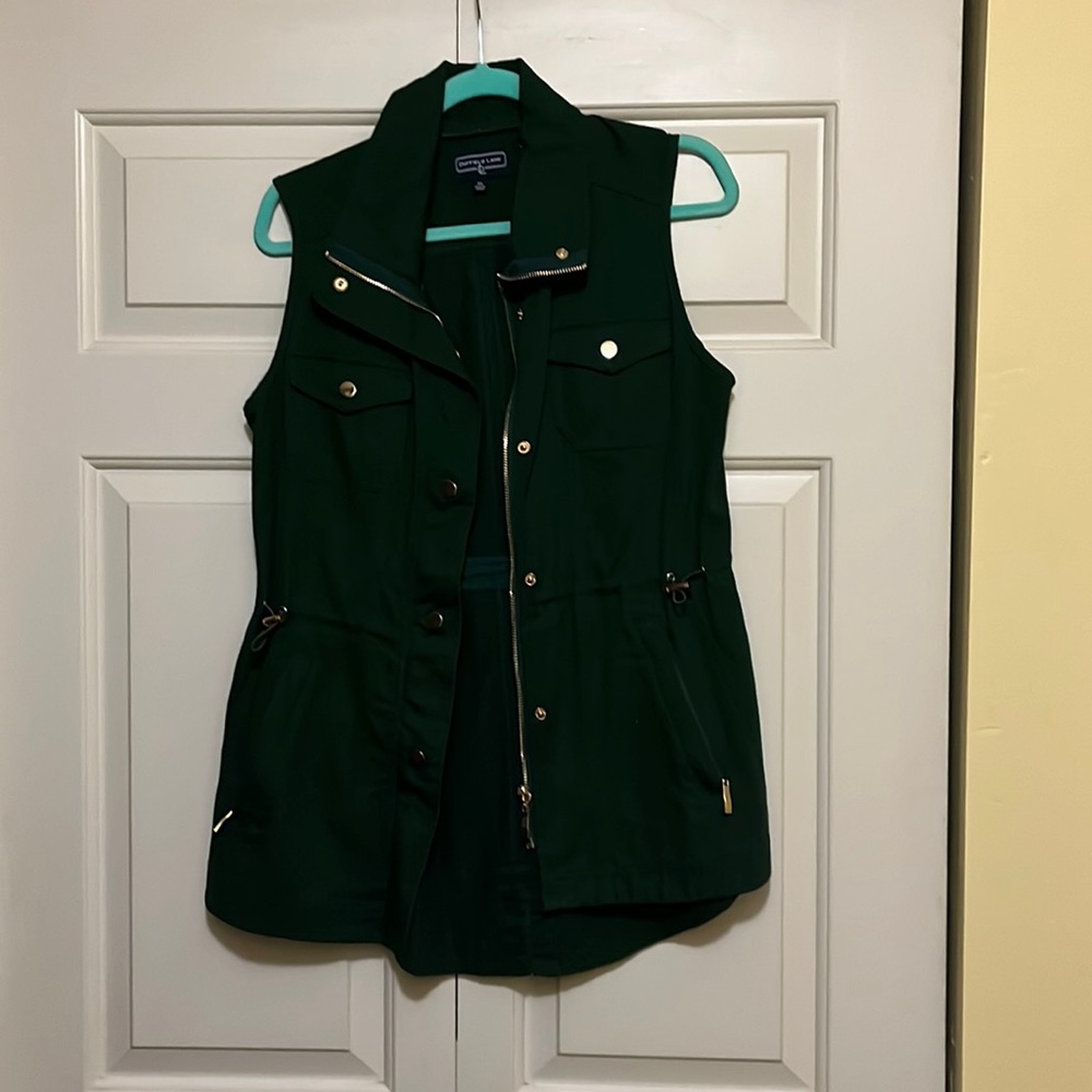 Duffield Lane Summer Vest in Evergreen. Size XS